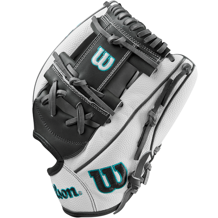 The Wilson A2000 H75SS 11.75" Fastpitch Glove (WBW1026231175) by Wilson is shown on a white background.
