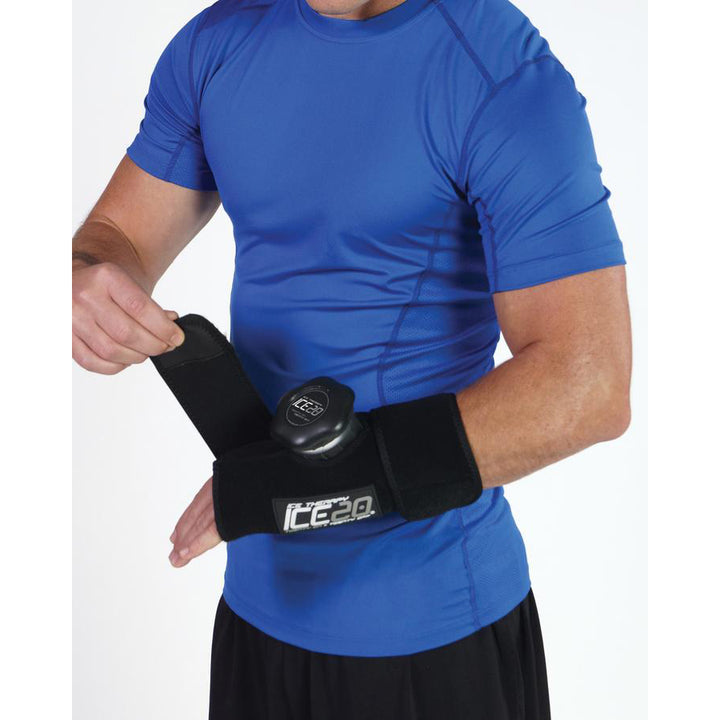 A person in a blue shirt wraps a Bownet ICE20 Elbow / Small Knee Ice Compression Wrap (ICE-ELBOW-SM KNEE) around their elbow, showing its use for injury relief or recovery.