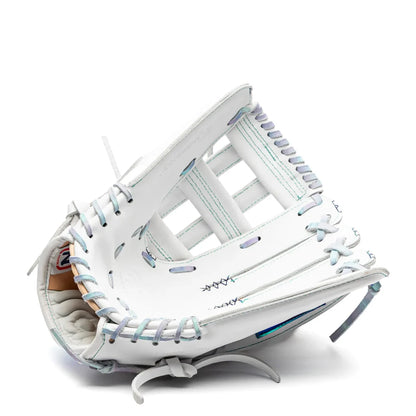 White Nokona Halo 12.5″ Fastpitch Glove: WHT-EP1250H with iridescent lacing.