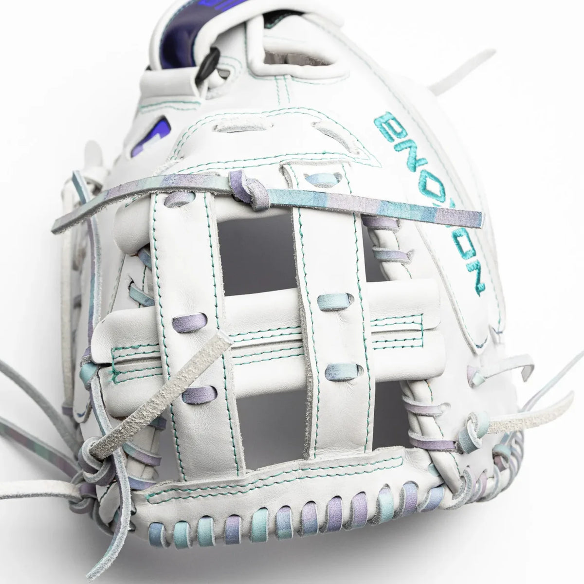 Nokona Halo 34″ Fastpitch Catcher’s Mitt: WHT-EPV3400H in white with a grid-style web, light blue stitching, and iridescent lacing.