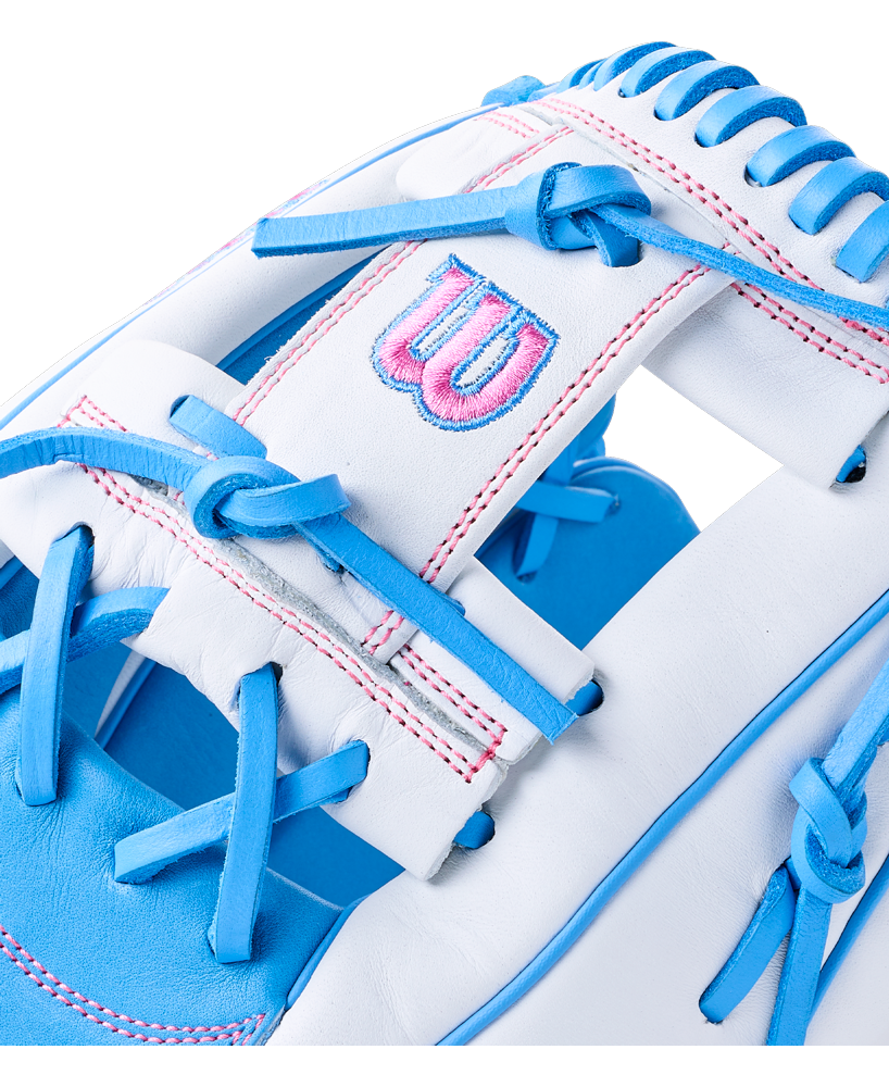 White and light blue Wilson A1000 H12 12″ Fastpitch Glove: WBG03201RTH12 with blue laces and pink stitching.