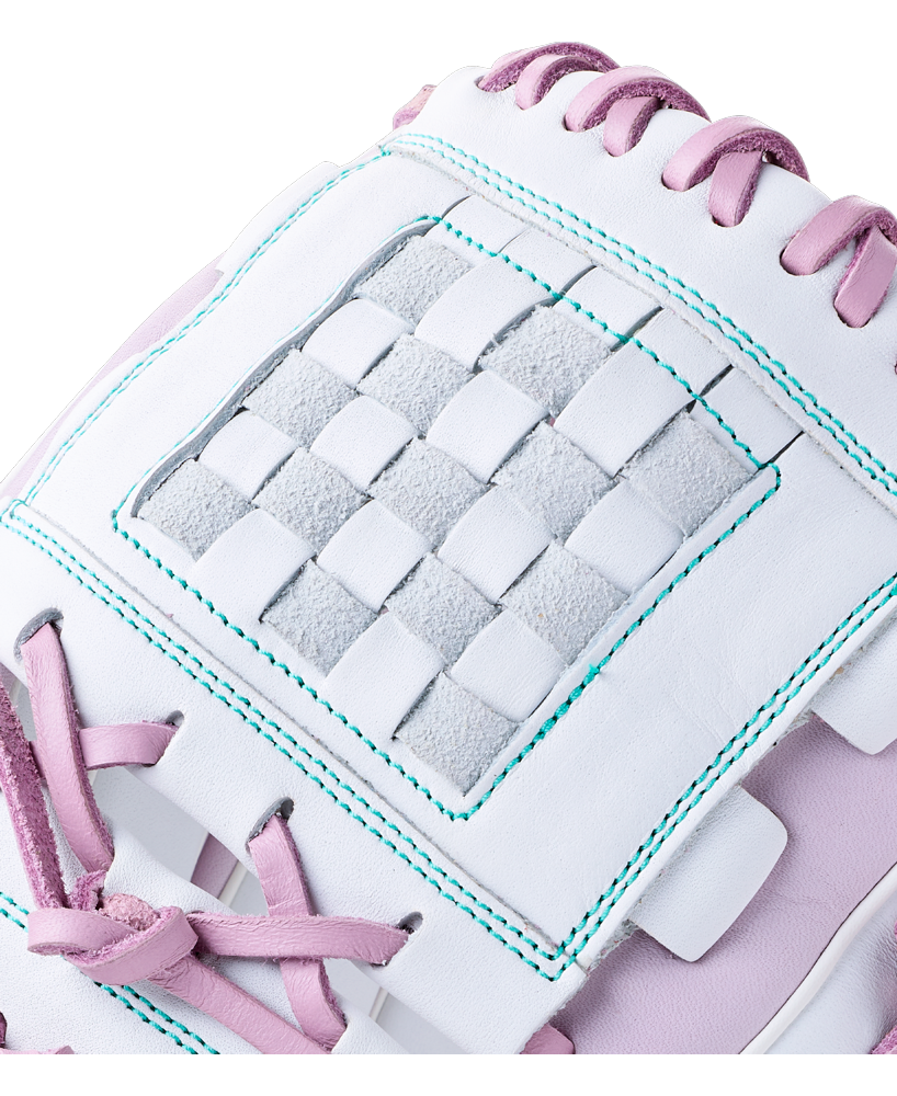 Close-up of a white Wilson A1000 P12 12″ Fastpitch Glove: WBG03401RTP12, featuring a woven basket-weave web and light purple leather lacing.