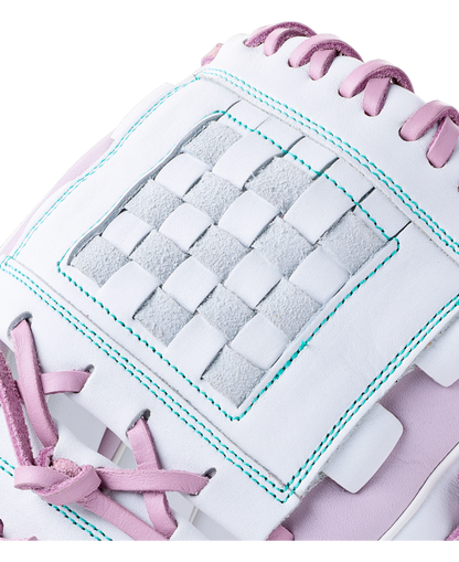 Close-up of a white Wilson A1000 P12 12″ Fastpitch Glove: WBG03401RTP12, featuring a woven basket-weave web and light purple leather lacing.