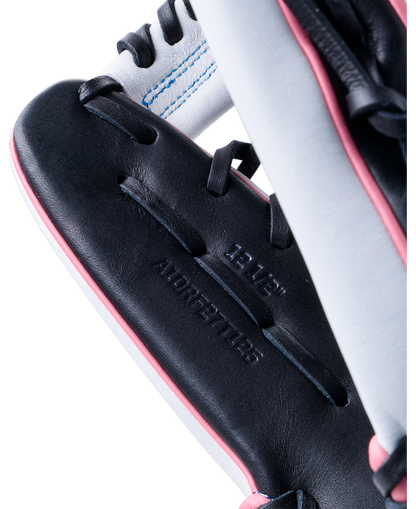 Close-up of a black and white Wilson A1000 T125 12.5″ Fastpitch Glove with pink piping, showing the 12.5-inch size stamp on the palm.