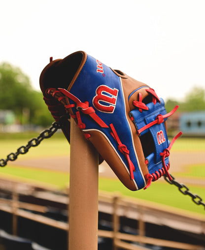 The Wilson A2K 1786 11.5" Mookie Betts GM Baseball Glove (FALL 2024: WBW102616115) features premium Pro Stock Select leather, inspired by the infield glove used by Mookie Betts.