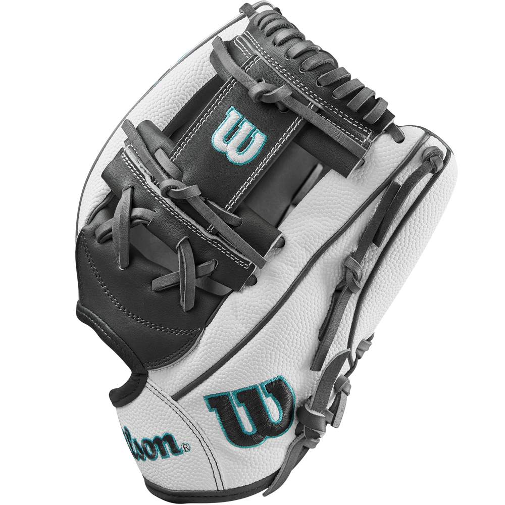 The Wilson A2000 H75SS 11.75" Fastpitch Glove (WBW1026231175) by Wilson is shown on a white background.
