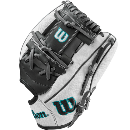 The Wilson A2000 H75SS 11.75" Fastpitch Glove (WBW1026231175) by Wilson is shown on a white background.