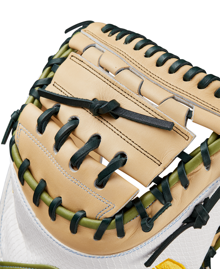 Wilson A2000 FPCM23SS 34" Fastpitch Catcher's Mitt - FALL 2024: WBW10273934