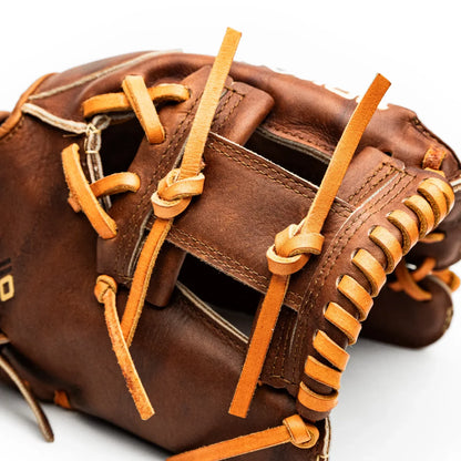 Nokona Walnut EP 11.5″ Baseball Glove: W-EP1150 in brown leather with tan lacing.