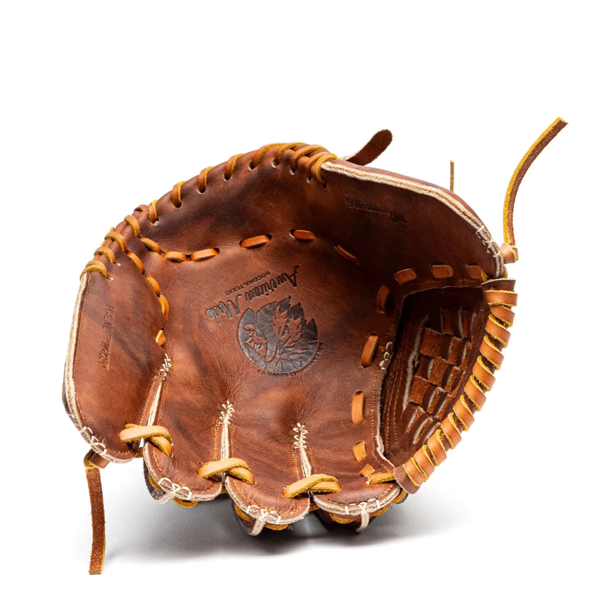 Nokona Walnut EP 12.5″ Fastpitch Glove: W-EP-V1250 handcrafted from brown Walnut Crunch leather with tan lacing.