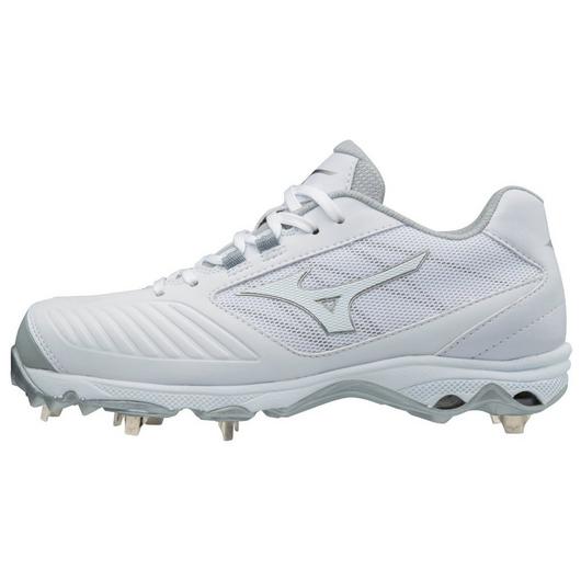 The Mizuno 9-Spike Advanced Sweep 4 Women's Metal Fastpitch Softball Cleats (320569) offer lightweight comfort and superior traction with durable metal spikes, perfect for top performance on the field.