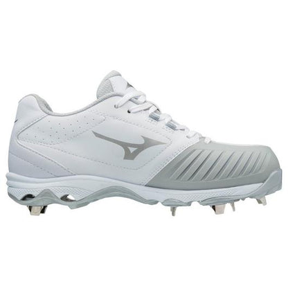 The Mizuno 9-Spike Advanced Sweep 4 Women's Metal Fastpitch Softball Cleats (320569) features white and gray colors, metal spikes, the Mizuno logo on the side, and a textured toe area.